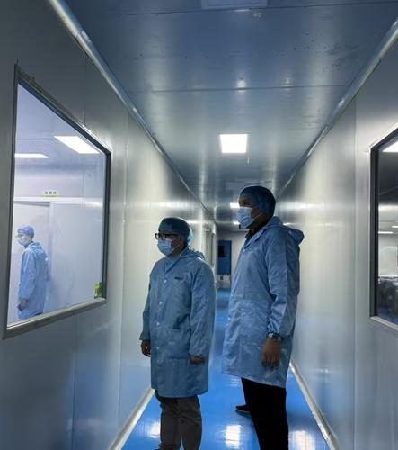 Kunjungan Pabrik oleh Tamu di Pameran MEDICA di Jerman; Menjelajahi Peluang Baru di Pasar Medis Eropa