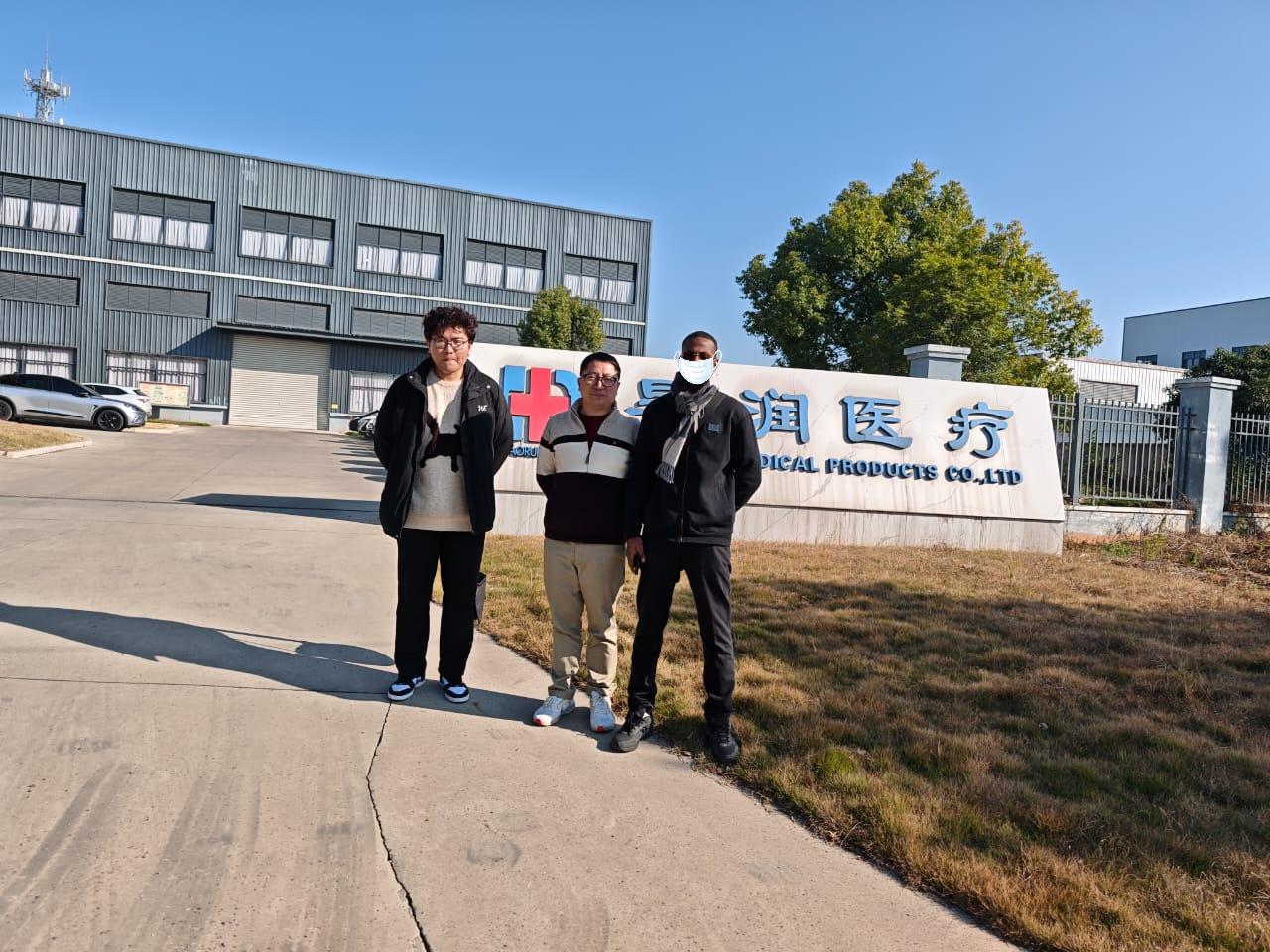 Klien Afrika Mengunjungi Pabrik Kami pada 15 Desember 2025: Menumbuhkan Potensi Kerja Sama yang Mendalam